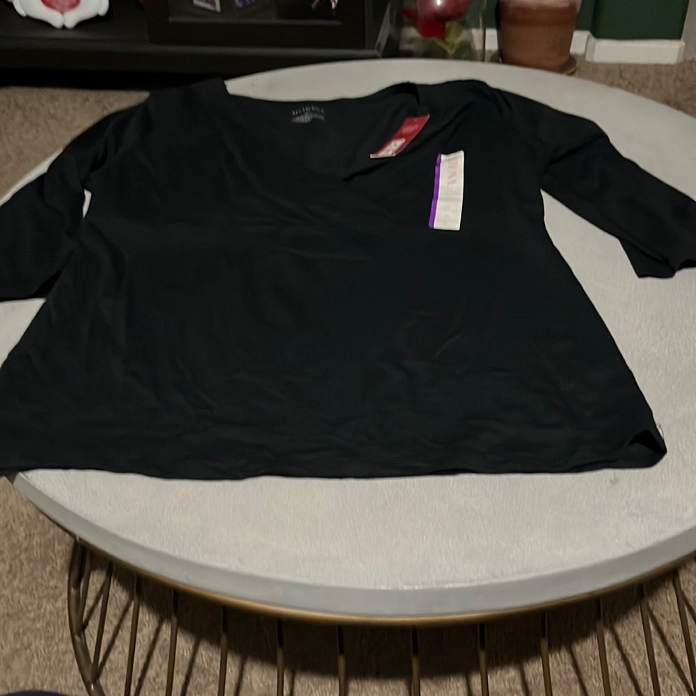 Woman’s brand new 3/4 sleeve blouse with tags xl